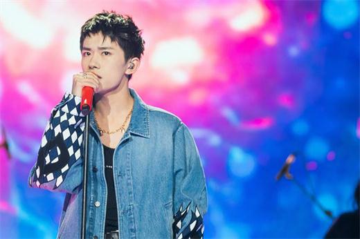 易烊千璽現(xiàn)在的代言費(fèi)是多少？怎樣找到易烊千璽合作？